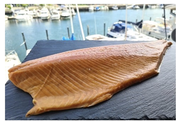 1 Hel side Varmrøget Færøsk Lakse filet