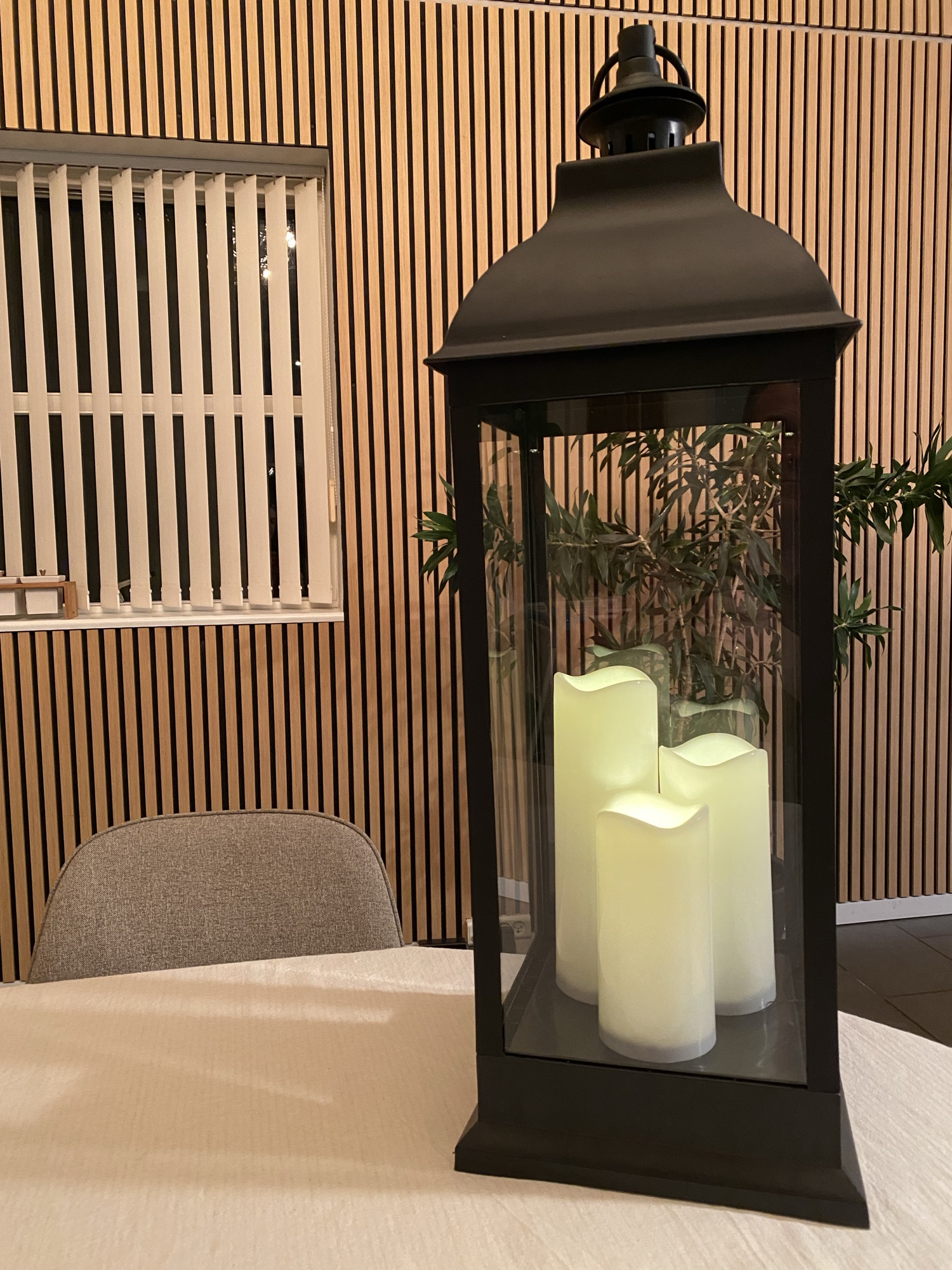 Stor LED Lanterne med 3 store bloklys